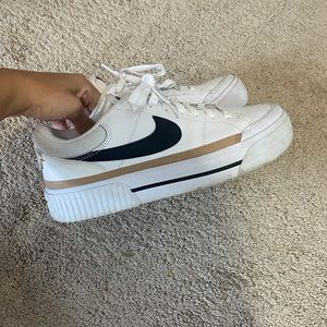 Nike womans court legacy lift “White Hemp”